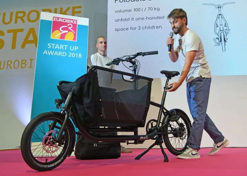Oliver Philipps präsentiert bei der Eurobike Messe das muli-cycle (Foto:Eurobike)